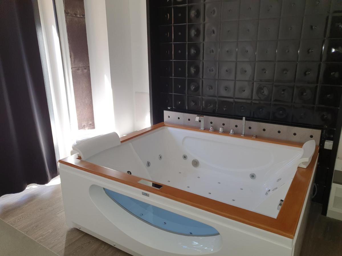 Emphasis Suites & Rooms Cagliari Ngoại thất bức ảnh