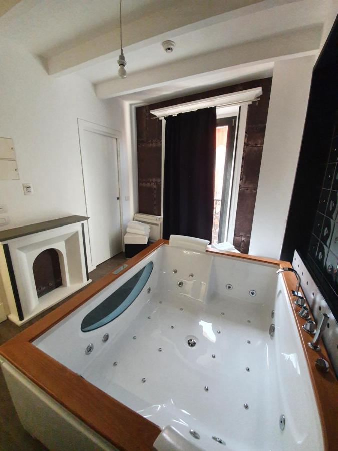 Emphasis Suites & Rooms Cagliari Ngoại thất bức ảnh