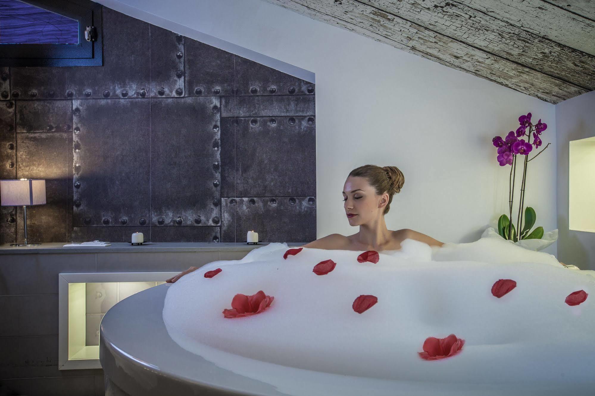 Emphasis Suites & Rooms Cagliari Ngoại thất bức ảnh