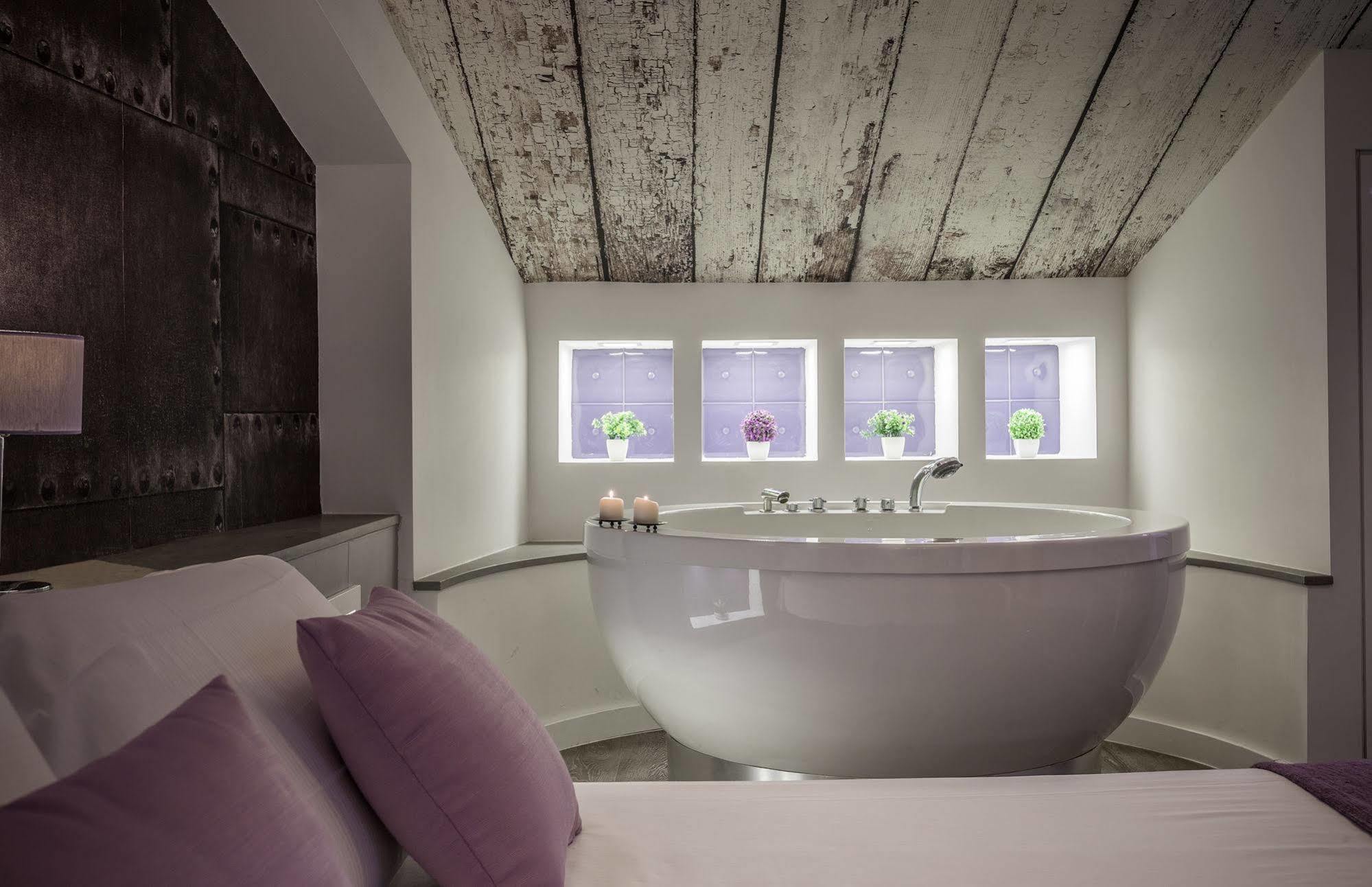 Emphasis Suites & Rooms Cagliari Ngoại thất bức ảnh